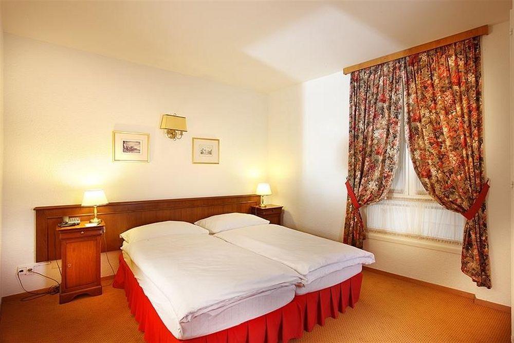 Hotel Residence Du Boulevard Lausanne Room photo
